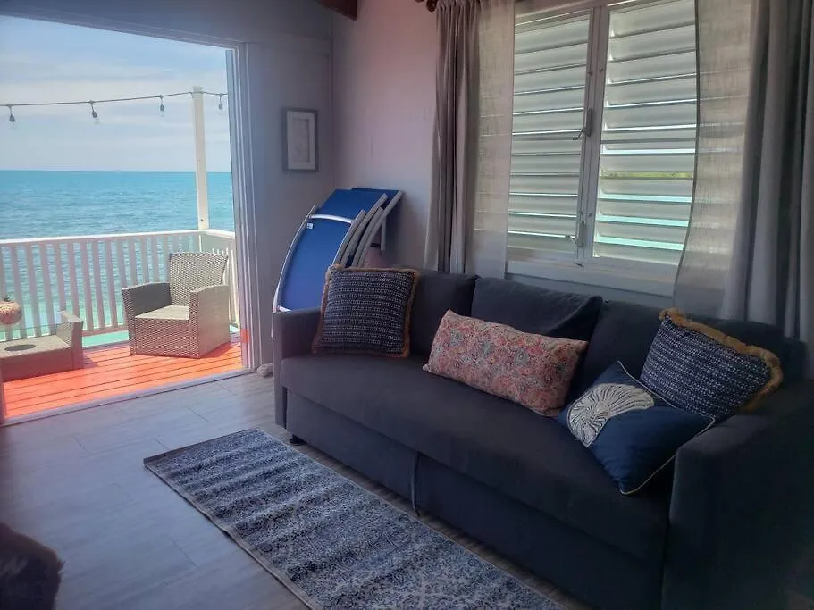 펜션 The Red Door Beach House, Buye Beach 카보조로