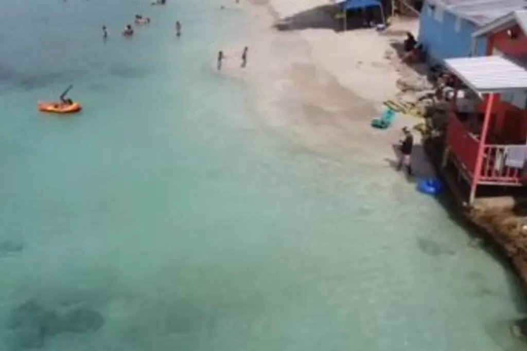 The Red Door Beach House, Buye Beach 카보조로 0*,  푸에르토리코