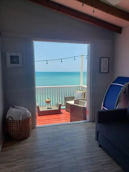 The Red Door Beach House, Buye Beach 카보조로 0*,  푸에르토리코