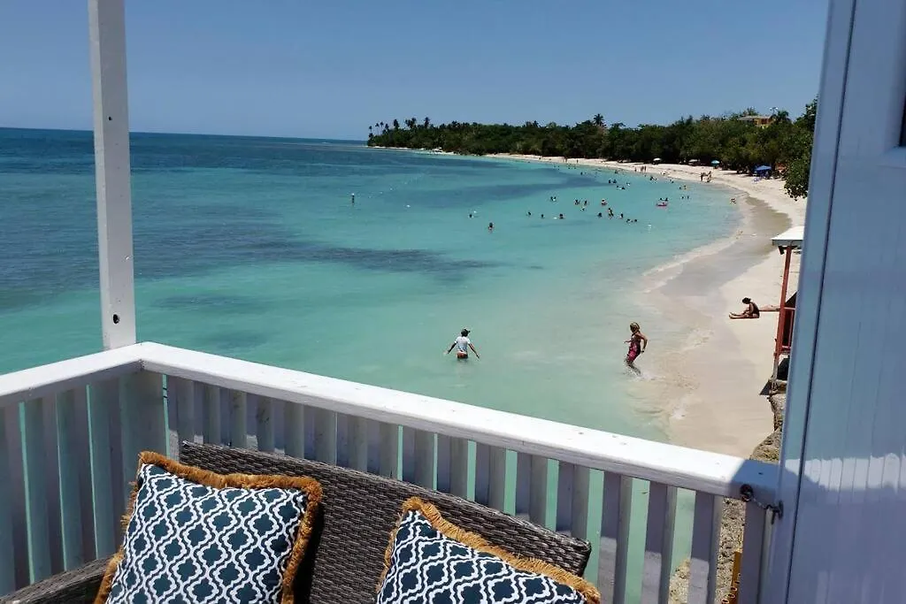 펜션 The Red Door Beach House, Buye Beach 카보조로
